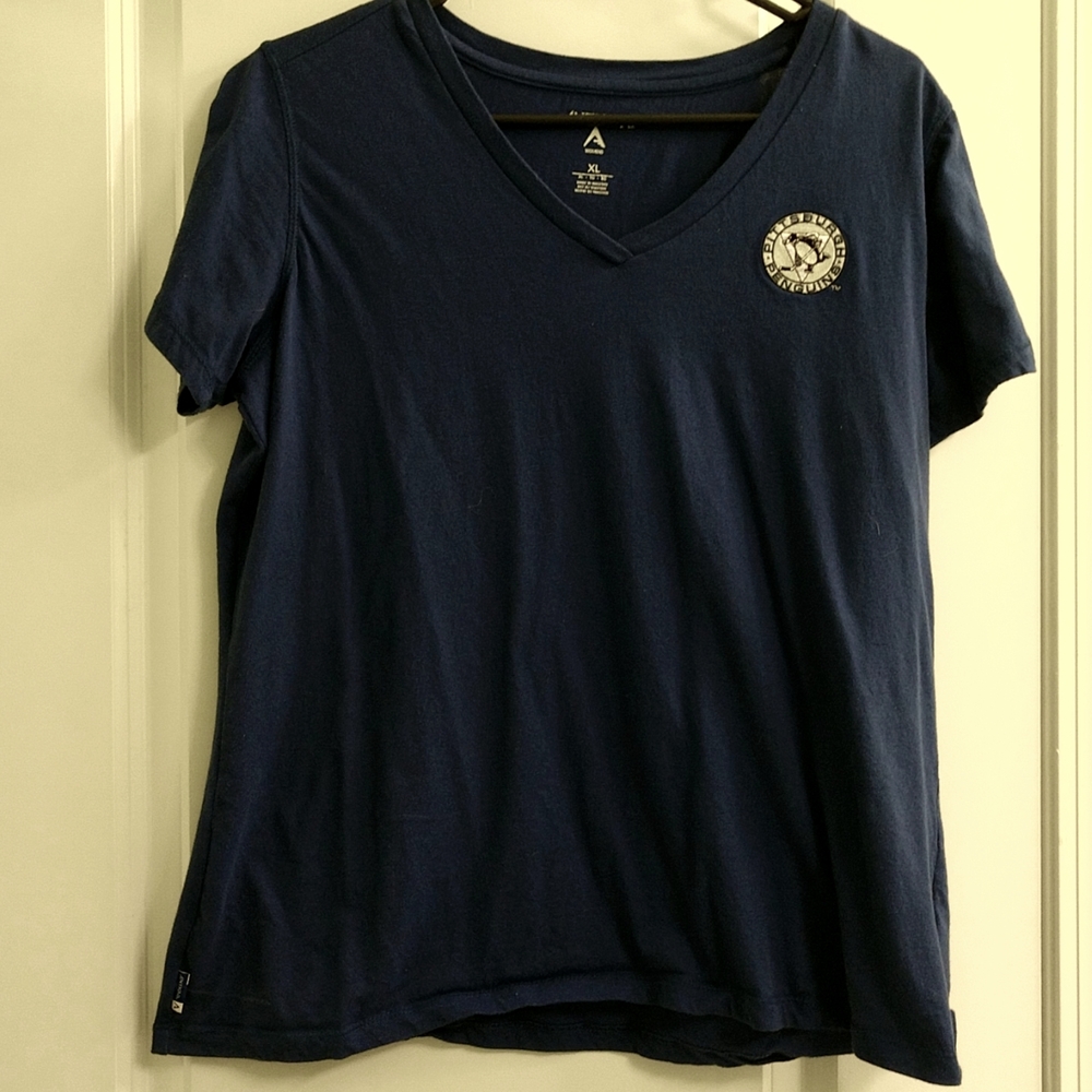Antigua Pittsburgh Penguins women's t-shirt